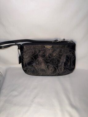 Coach Signature Poppy “C” Black Patent Leather Wristlet EUC